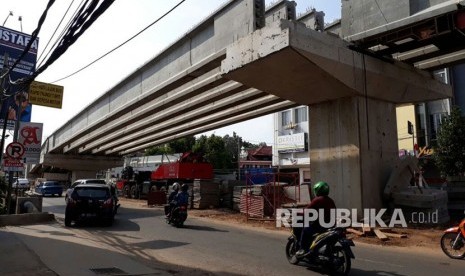 Proyek pembangunan jembatan layang di depan Mal Boemi Kedaton Kota Bandar Lampung. (ilustrasi) 