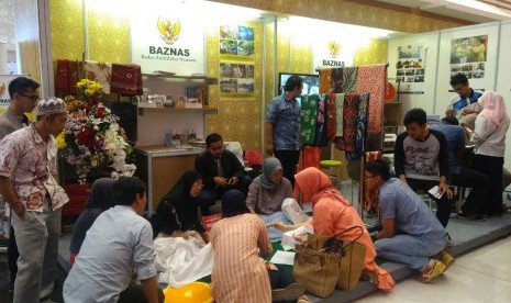 Basnaz  mengembangkan berbagai model program ekonomi berbasis dana zakat bagi warga kurang mampu dan golongan mustahik (penerima zakat) lainnya. 