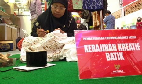 Basnaz mengembangkan berbagai model program ekonomi berbasis dana zakat bagi warga kurang mampu dan golongan mustahik (penerima zakat) lainnya. 