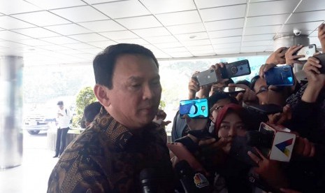 Basuki Tjahaja Purnama atau Ahok tiba di Kantor Kementerian BUMN, Jakarta, Senin (25/11).