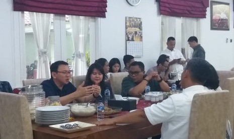 Basuki Tjahaja Purnama (BTP) atau Ahok mendatangi rumah dinas Ketua DPRD DKI Jakarta Prasetio Edi Marsudi di Jalan Imam Bonjol, Jakarta Pusat, Selasa (30/4) sore. 