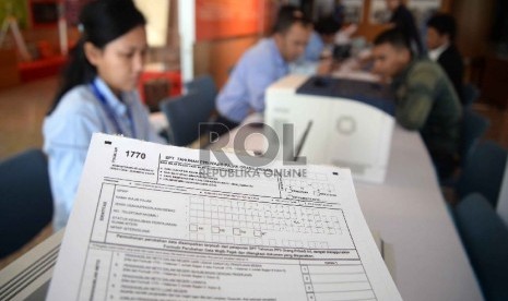 Batas Akhir Pelaporan SPT Pajak Tahunan: Aktivitas pembayaran pajak di Galeri Kantor Pusat Ditjen Pajak, Jakarta, Rabu (18/3). 