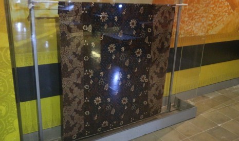 Batik pemberian mendiang Ani Yudhoyono yang kini terpajang di Museum Batik Pekalongan, Ahad (2/6).