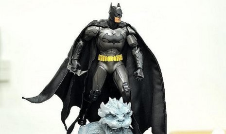 Batman setinggi 30 centimeter salah satu produksi Play Imaginative.