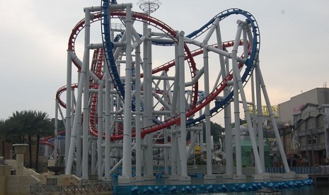 Battlestar Galactica dueling roller coasters in Universal Studio in Singapore. (file photo)