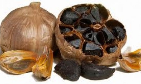 Black garlic hasil inovasi BPPT merupakan bawang putih tunggal yang mengalami proses fermentasi selama sebulan dalam suhu dan kelembapan tertentu. 