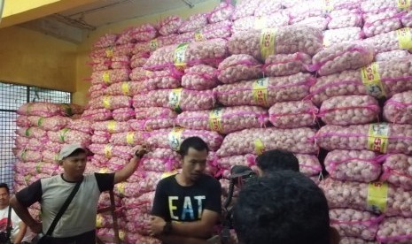 Bawang putih didistribusikan ke sejumlah pasar 