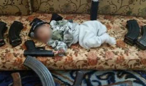 bayi dari bapak yang anggota ISIS.