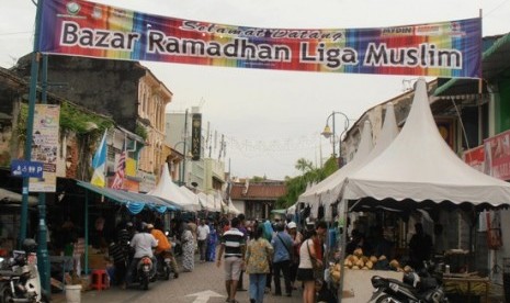 Bazar di Queen Street dilakukan sepanjang Ramadhan dan disponsori Liga Muslim Penang.