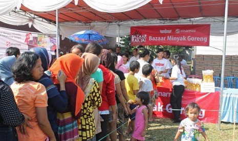 Bazar Minyak Goreng di Kampung Dadap