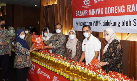 Bazar Minyak Goreng Ramadan mendapat dukungan Sinar Mas Agribusiness and Food, dan merupakan kelanjutan dari Bazaar Rakyat yang sebelumnya pernah dilakukan Sinar Mas sepanjang periode 2005 hingga 2019. Ketika itu, tak kurang dari 30 juta liter minyak goreng kemasan tersalurkan.