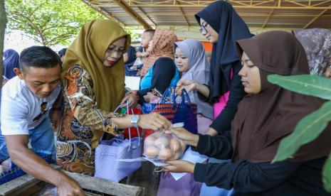 Bazar telur di Ponorogo, Jawa Timur. 