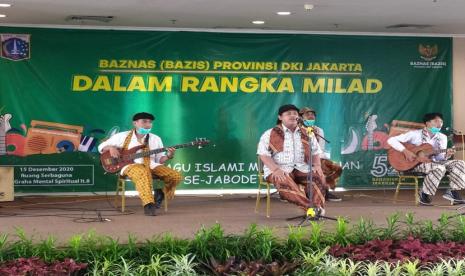 Baznas (Bazis) DKI Jakarta menyelenggarakan Festival Cover Lagu Islami se-Jabodetabek bagi musisi-musisi jalanan. Kegiatan yang dilaksanakan pada Selasa (15/12) di Gedung Mental Spiritual, Tanah Abang, Jaksel ini sudah masuk tahap semifinal. Sementara tahap final dilaksanakan pada hari ini Rabu (16/12). 