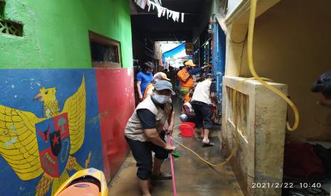 Baznas (Bazis) Provinsi DKI Jakarta melakukan aksi tanggap bencana dengan melakukan kegiatan bersih-bersih lingkungan di wilayah Kelurahan Kebon Baru, Tebet, Jakarta Selatan.