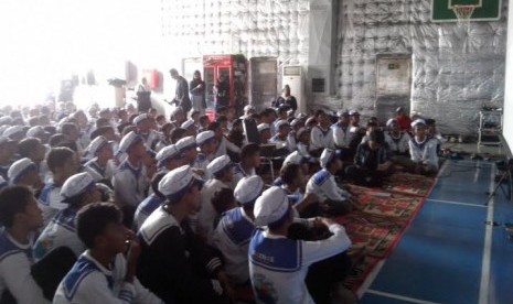 baznas bekerja sama dengan TNI AL menggelar pesantren kilat Ramadhan.