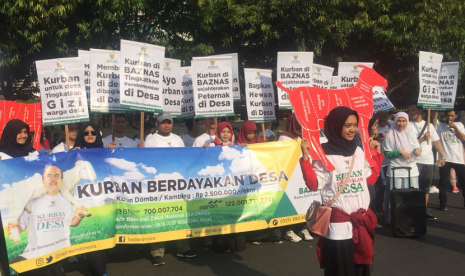 Baznas menggelar Kampanye Kurban Berdayakan Desa dari kantor mereka menuju area CFD di Bundaran HI, Ahad (29/7).