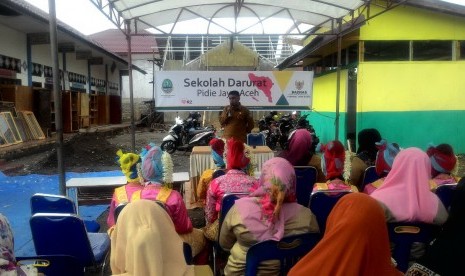  Baznas Pemprov Jabar bekerja sama dengan RZ (Rumah Zakat) meresmikan Sekolah Darurat di SDN  Desa Teumanah, Kec. Tringgadeng, Kab. Pidie Jaya, Aceh, Rabu (1/2)