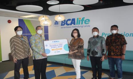 BCA Life mendapatkan sertifikasi ISO/IEC 27001:2013 khususnya bagi layanan penjualan asuransi online mylifeguard.id. Sertifikasi ini merupakan bentuk komitmen BCA Life untuk selalu menjaga keamanan serta kenyamanan nasabah saat melakukan proses transaksi di mylifeguard.id. 