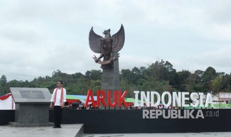   Presiden Jokowi meresmikan Pos Lintas Batas Negara (PLBN) Terpadu Aruk di Kabupaten Sambas, Kalimantan Barat, Jumat (17/3).