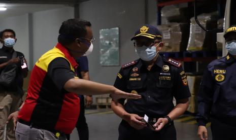 Bea Cukai Balikpapan memberikan fasilitas pelayanan segera (rush handling), pembebasan bea masuk, tidak dipungut PPN atau PPNBM bagi 160 ribu dosis vaksin jenis Pfizer