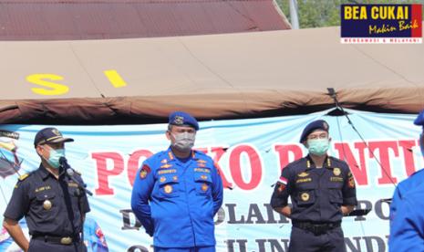 Bea Cukai Bandar Lampung dan Bea Cukai Bengkalis, pada Kamis (26/3) melakukan penyemprotan disinfektan di Pos Lalu Bea Kantor Pos Pahoman Bandar Lampung, Pelabuhan Internasional Bandar Sri Setia Raja, dan Pelabuhan Roro Bengkalis. 