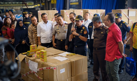 Bea Cukai berhasil menangkap barang impor tiruan atau pemalsuan merek.