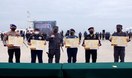 Bea Cukai bersama dengan Badan Narkotika Nasional (BNN), Ditjen Pengawasan Sumber Daya Kelautan dan Perikanan, Ditjen Perhubungan Laut dan Kepolisian Republik Indonesia (POLRI) melakukan penandatanganan perjanjian kerja sama dalam upacara pembukaan operasi laut interdiksi terpadu tahun 2021 yang diselenggarakan di Dermaga Bintang 99, Batam pada Selasa (14/09).