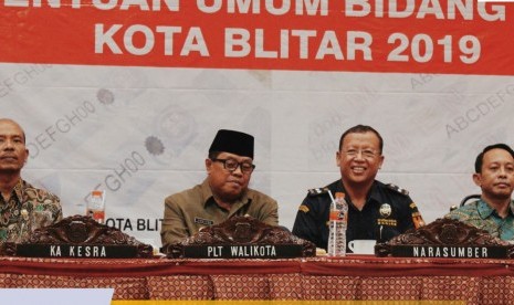  Bea Cukai Blitar bekerja sama dengan pemerintah Kota Blitar memberikan wawasan dan edukasi kepada lebih dari 150 pedagang rokok eceran dan pengusaha rokok tentang rokok ilegal dan penggunaan Dana Bagi Hasil Cukai Hasil Tembakau (DBHCHT), Jumat (3/5).