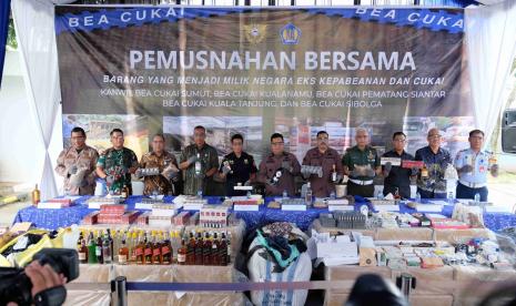 Bea Cukai di wilayah Sumatra Utara melaksanakan pemusnahan terhadap barang menjadi milik negara hasil penindakan kepabeanan dan cukai sepanjang tahun 2022 sampai dengan 2023. Total perkiraan nilai barang mencapai Rp 2,37 miliar dengan potensi kerugian negara yang ditimbulkan karena tidak dipungutnya cukai, bea masuk, dan pajak dalam rangka impor sekitar Rp 1,64 miliar.