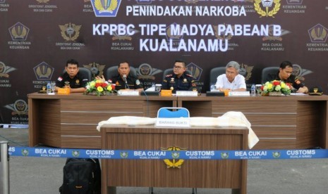 Bea Cukai Kuala Namu berhasil menangkap seorang warga negara asing asal Malaysia yang membawa narkotika jenis sabu pada Kamis (20/4)