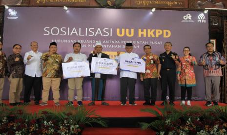 Bea Cukai Kudus menghibahkan satu unit mikrobus untuk Panti Asuhan Muhammadiyah Samsah Kudus dan dua unit sepeda motor 125 cc untuk Yayasan Ittihadul Ummah, Undaan, Kudus. 