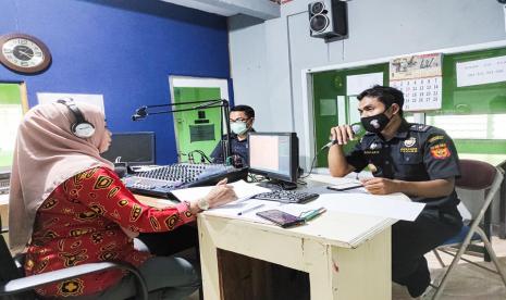 Bea Cukai Langsa dan Bea Cukai Parepare kembali menggencarkan sosialisasi dan edukasi terkait rokok ilegal di kalangan masyarakat masing-masing daerah.