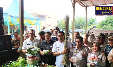 Bea Cukai lepas ekspor komoditas pertanian.