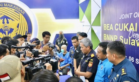  Bea Cukai Makassar dan BNN Provinsi Sulawesi Selatan menggagalkan penyelundupan ganja. 