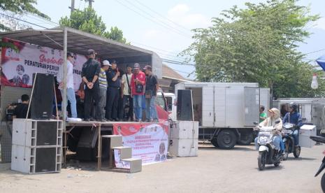 Bea Cukai melaksanakan kegiatan operasi pasar sebagai bagian dari pengawasan terhadap peredaran rokok ilegal. Kali ini kegiatan tersebut dilaksanakan oleh Bea Cukai Malang dan Bea Cukai Banda Aceh.