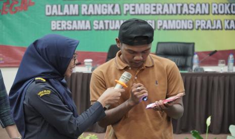 Bea Cukai melaksanakan sosialisasi di bidang cukai sebagai bagian dari upaya penyebaran informasi dan pengetahuan serta untuk meningkatkan kepatuhan para stakeholders. 