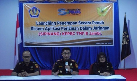 Bea Cukai meluncurkan Sistem Aplikasi Perizinan dalam Jaringan (Sipinang) di Jambi.