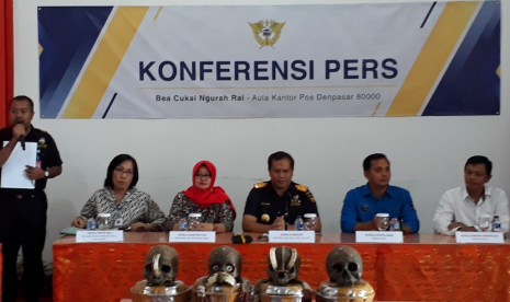 Bea Cukai Ngurah Rai, Bali menggagalkan rencana penyelundupan 24 tengkorak suku pedalaman Indonesia ke Belanda. Tengkorak manusia tersebut diduga dari Suku Dayak Kalimantan dan Papua. 