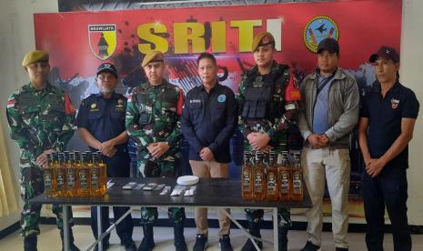 Bea Cukai Nunukan melakukan penindakan terhadap barang larangan dan pembatasan (Lartas) berupa narkotika golongan 1 jenis methamphetamine (sabu) dan minuman mengandung etil alkohol (MMEA).