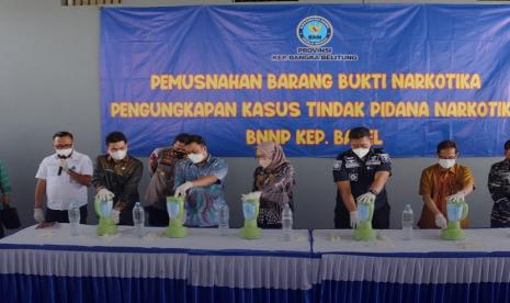 Bea Cukai Pangkal Pinang turut hadir dalam kegiatan press release dan pemusnahan narkotika jenis sabu seberat kurang lebih 1.150,52 gram atau 1,15 kilogram di Kantor Badan Narkotika Nasional Provinsi (BNNP) Kepulauan Bangka Belitung. Pemusnahan ini merupakan hasil penindakan di Muara Sungai Selan, Kab. Bangka Tengah, Provinsi Kepulauan Bangka Belitung.