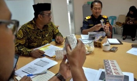 Bea Cukai rangkul instansi daerah untuk menekan peredaran rokok ilegal.