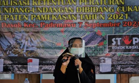 Bea Cukai secara kontinu menggencarkan sosialisasi cukai di berbagai daerah. Kepala Subdirektorat Komunikasi dan Publikasi Bea Cukai, Tubagus Firman Hermansjah mengatakan, “Selain melaksanakan pengawasan dan penindakan barang ilegal, Bea Cukai sebagai instansi pemerintah juga berkontribusi dalam memberikan informasi serta edukasi terkait cukai kepada masyarakat.”