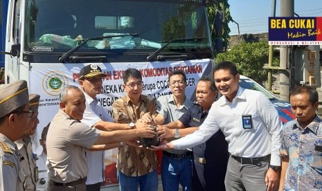 Bea Cukai Sidoarjo membantu PT Aneka Kakao melakukan ekspor 13 kontainer yang setara dengan 272ton komoditas pertanian berupa Cocoa Sugar Mix, Natural Cocoa Powder, dan Alkalized Cocoa Powder.