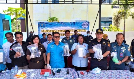 Bea Cukai Sumatra Utara bersama Badan Narkotika Nasional Provinsi (BNNP) Sumatera Utara memusnahkan barang bukti Narkotika Psikotropika dan Prekursor (NPP) pada Selasa (6/8). 