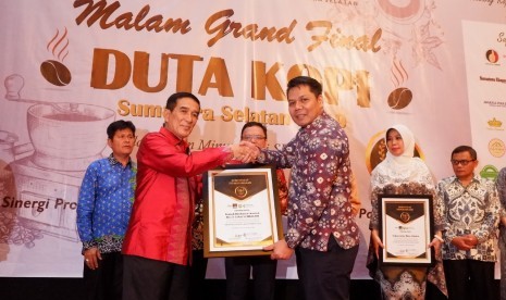 Bea Cukai Sumbagtim menghadiri malam Grand Final Pemilihan Duta Kopi Sumatra Selatan.