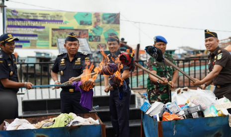 Bea Cukai Sumut dan Medan memusnahkan Barang Milik Negara hasil sitaan senilai Rp 190 juta.