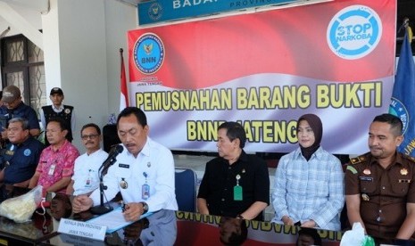 Bea Cukai Tanjung Emas dan Badan Narkotika Nasional Provinsi (BNNP) Jawa Tengah musnahkan barang bukti penindakan narkotika berupa 1,16 kilogram sabu di Kantor BNNP Jawa Tengah, pada Selasa (24/7).