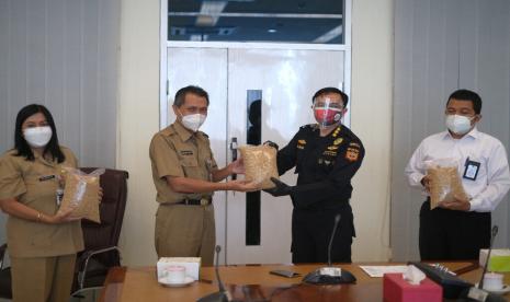 Bea Cukai Tanjung Emas hibahkan kedelai biji (yellow soybean) kepada Dinas Ketahanan Pangan Provinsi Jawa Tengah, pada Senin (19/07).