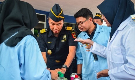 Bea Cukai Tanjung Pandan Miliki Laboratorium Baru. Dalam peresmian yang turut dihadiri perwakilan Muspida Belitung, Kepala Kejaksaan Negeri Tanjungpandan, Kepala Kantor Imigrasi Kelas II Tanjungpandan, Kepala Kantor Pelayanan Perbendaharaan Negara Tanjungpandan, Kabagsumda Polres Belitung dan Kasdim Belitung serta segenap pengusaha perkebunan sawit. 