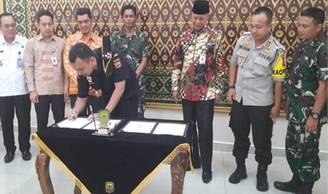 Bea Cukai Tanjungpinang tandatangani MoU pengamanan perdagangan.